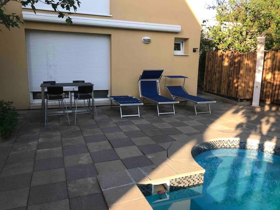 Logement Avec Piscine Brunstatt Exterior foto