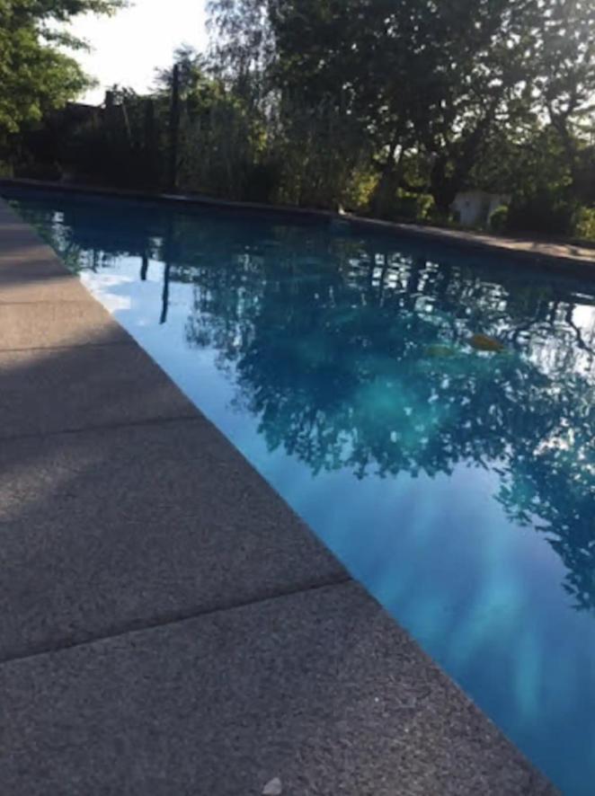 Logement Avec Piscine Brunstatt Exterior foto